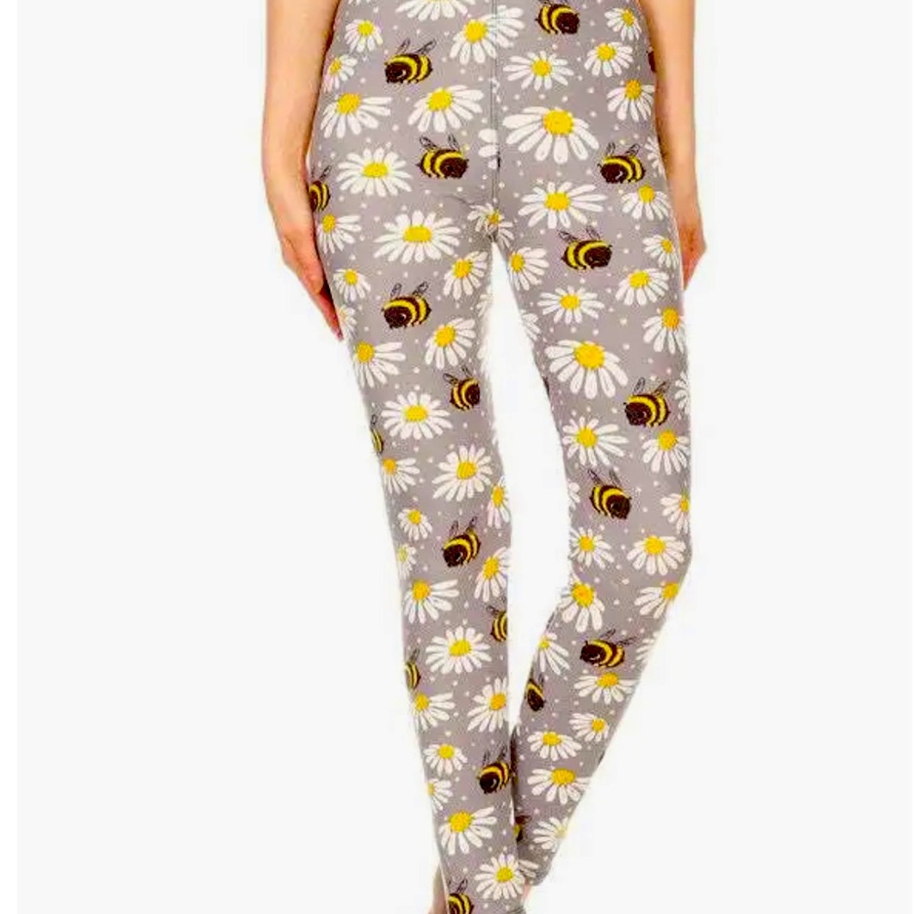 Daisies and bees make a cute pattern for these comfy One Size Fits All leggings